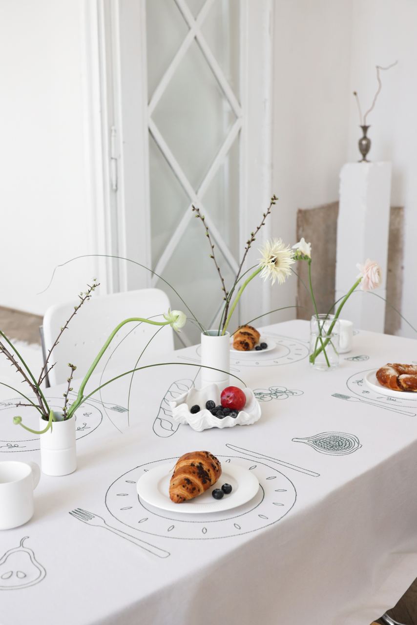 Вишита скатертина Fine Plates